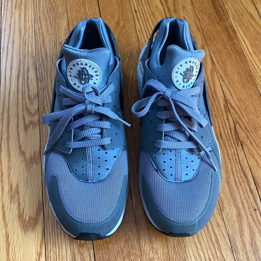 Nike- Air Nuarachne